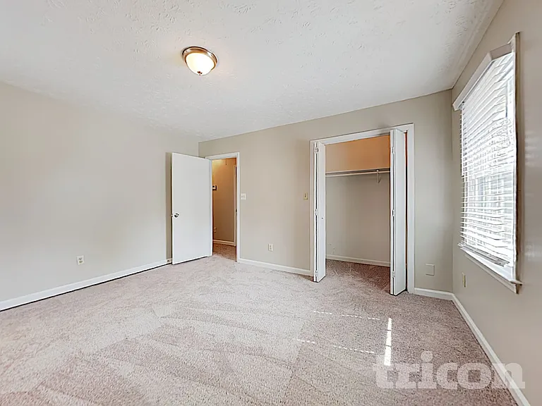 190 Canterbury Ln — Photo 7