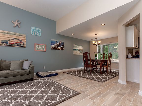4th image of 2214 50th St Ct NW