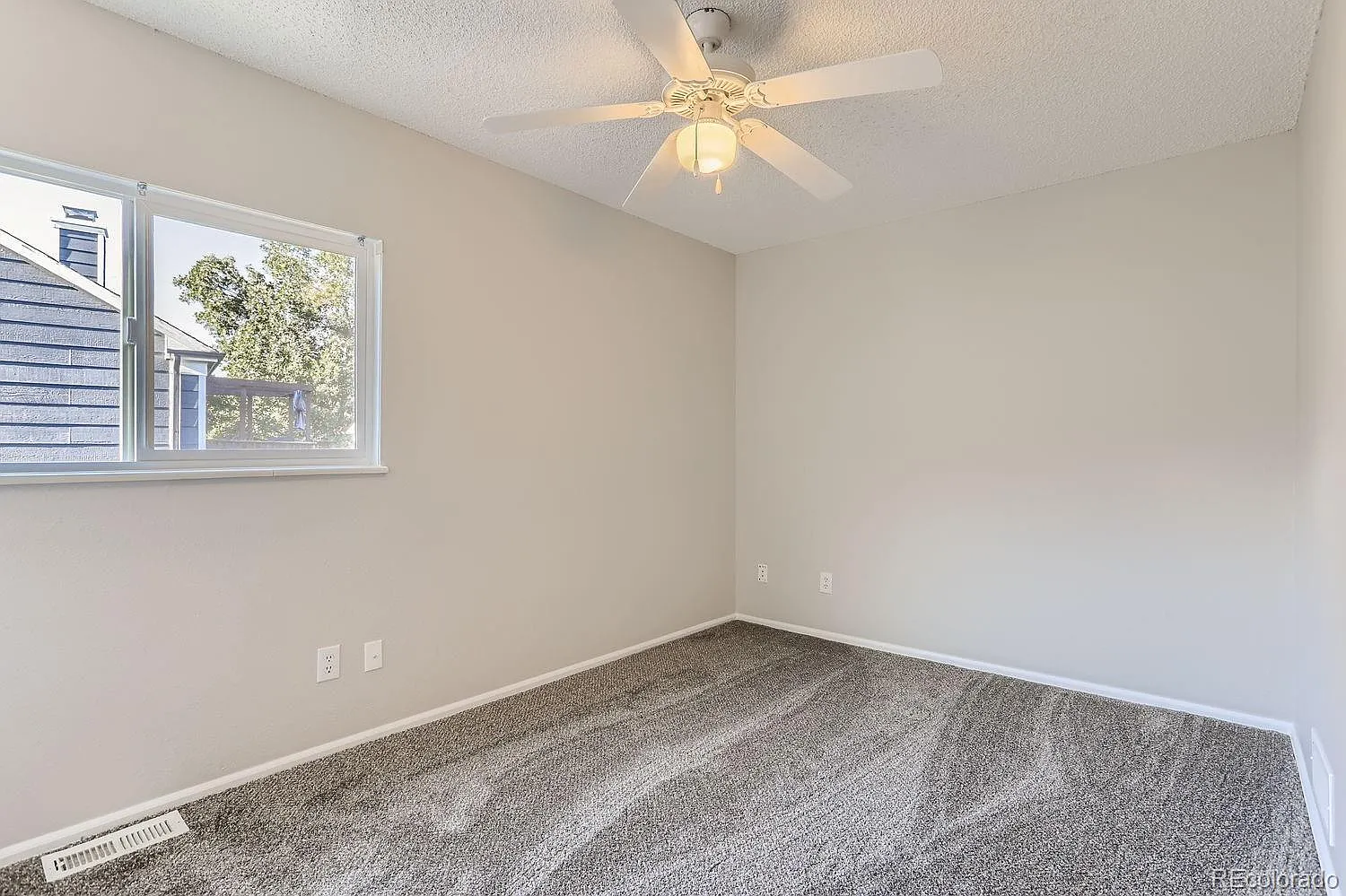 3 bed, 2.0 bath, 1920 sqft, $3,090 — Photo 4