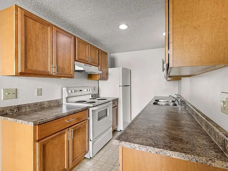 1019 Lenora Ct #4 — Photo 6