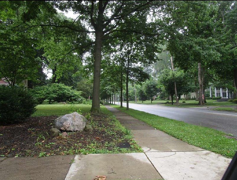 2nd image of 816 N Lincoln Ave