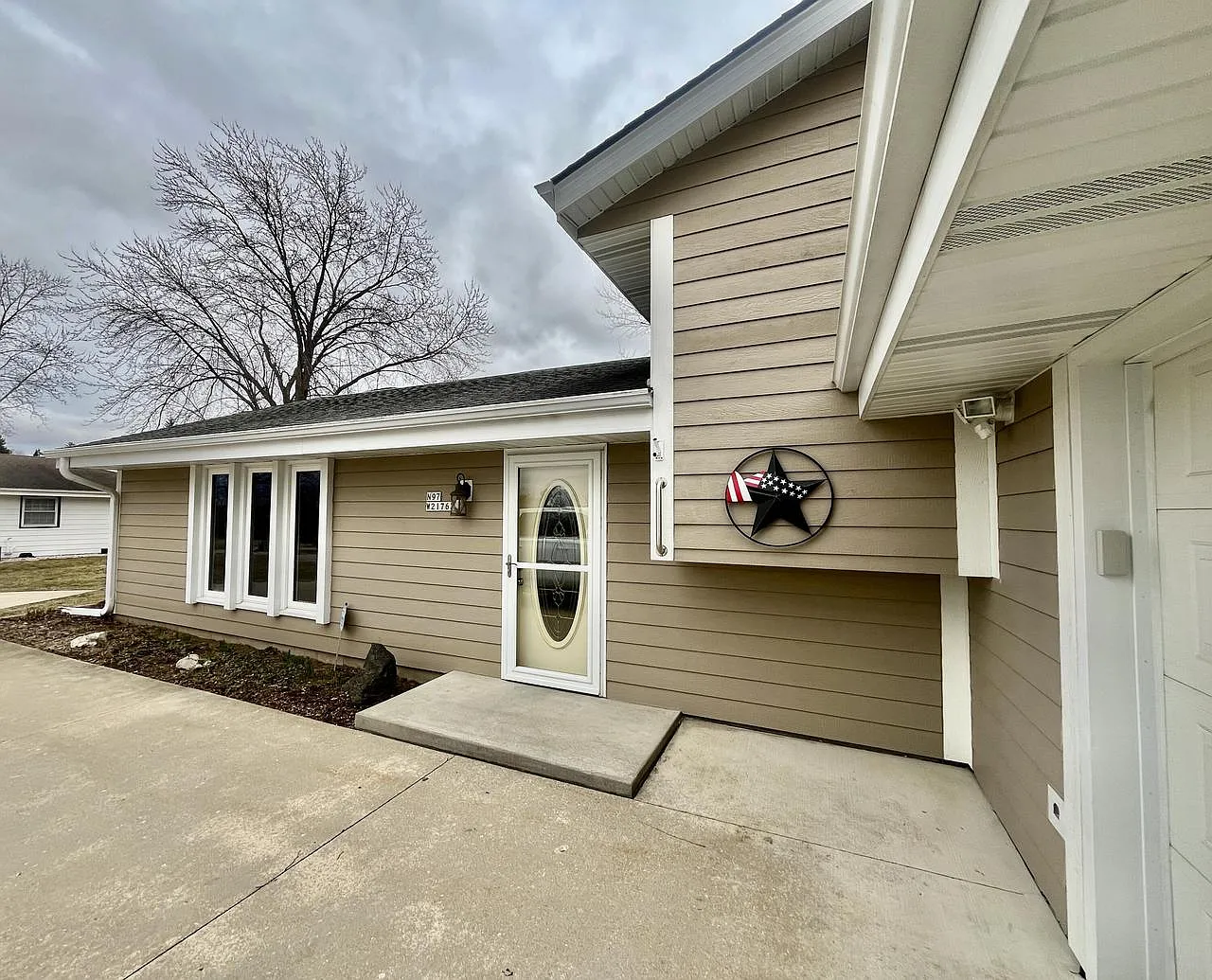 N97W21763 White Horse DRIVE photo 1