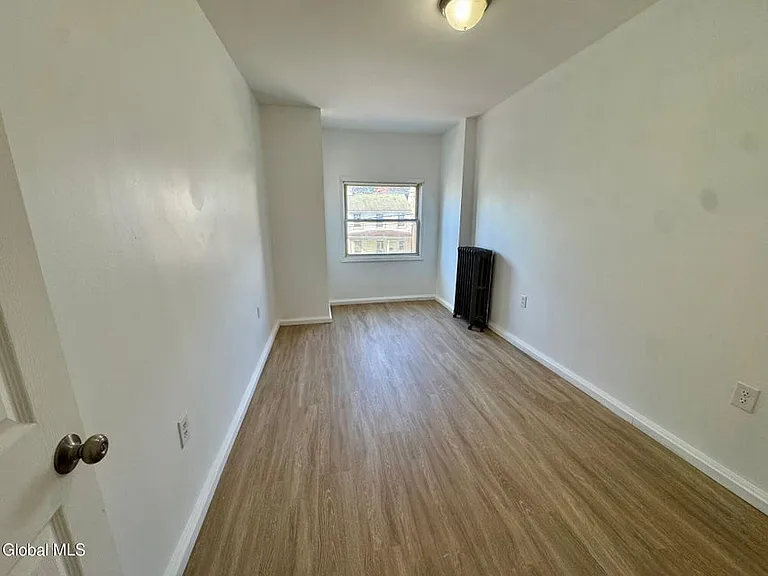 495 Morris St — Photo 17