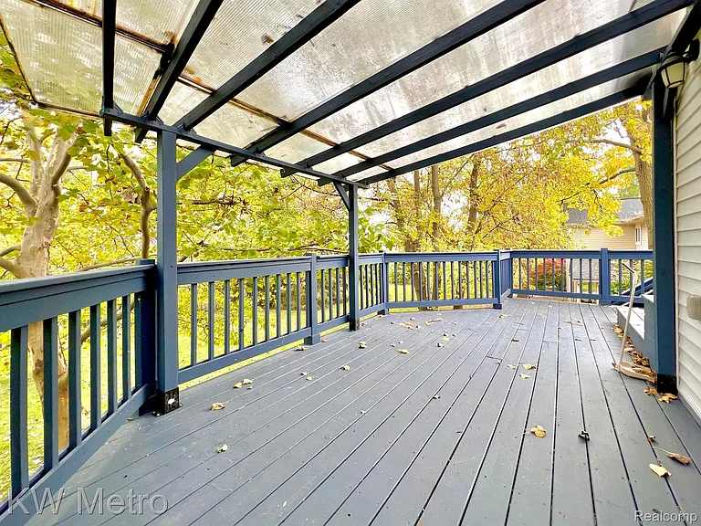 915 Huntclub Blvd — Photo 18