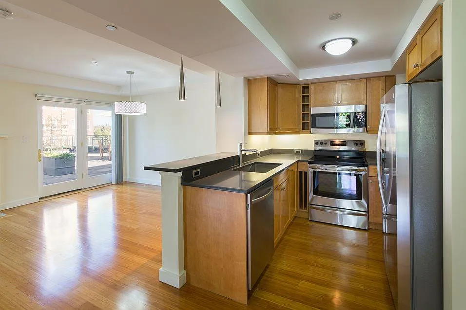 77 Marion — Photo 2