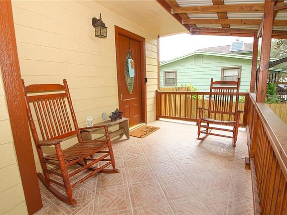 4th image of 2101 Glenmont Ln