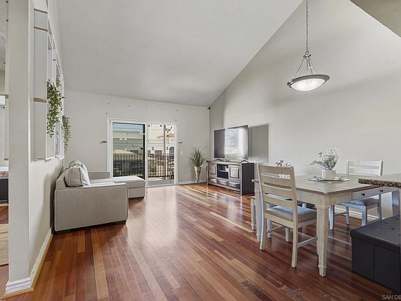 3rd image of 300 Roanoke Rd APT 14