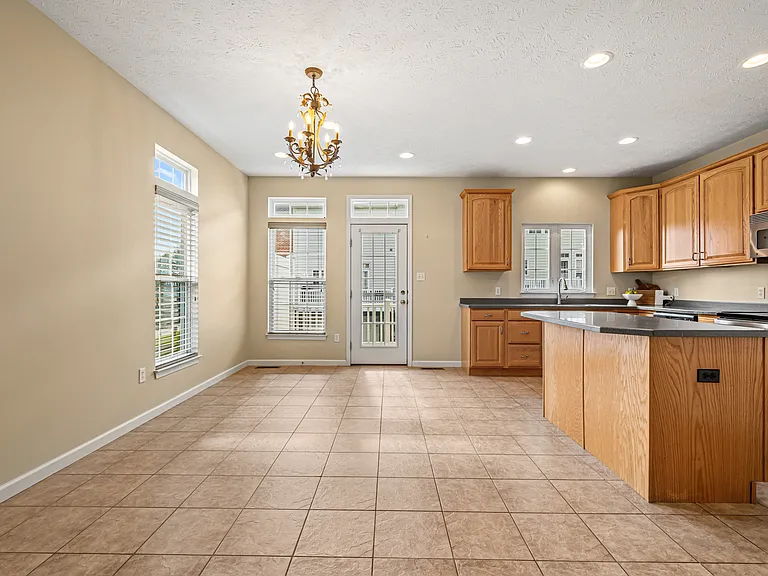 208 Village Pl — Photo 11
