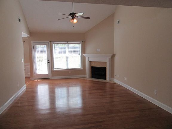 5th image of 759 Herrington Dr