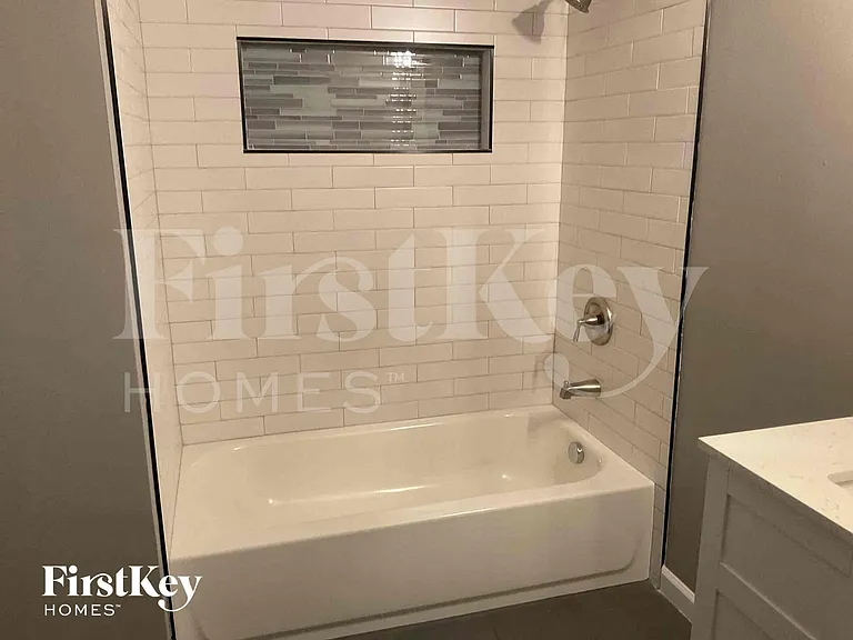 816 Broadview Dr — Photo 9