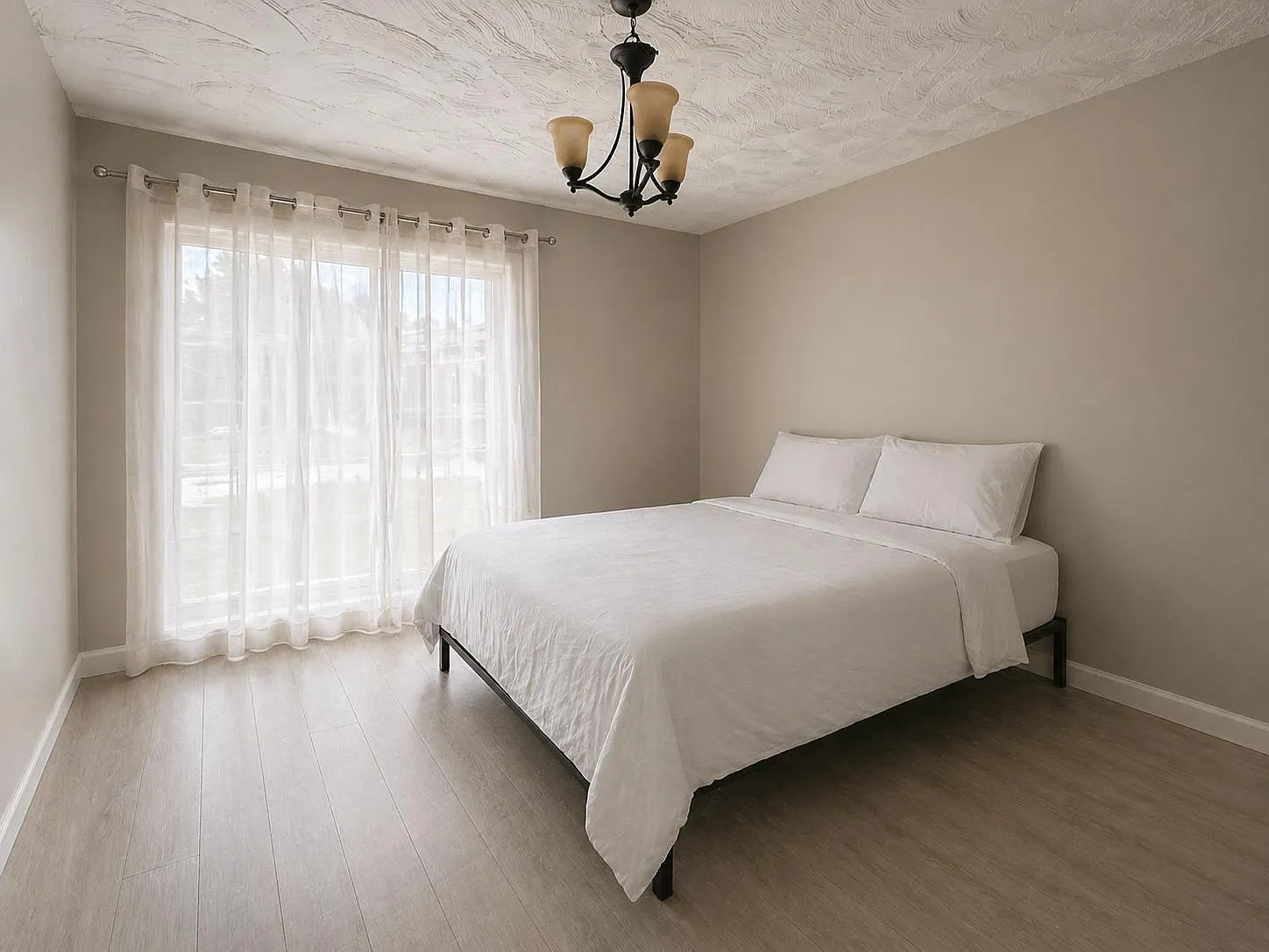 4 bed, 1.0 bath, 2000 sqft, $1,139 — Photo 1