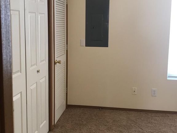 2nd image of 704 E Jefferson St #2