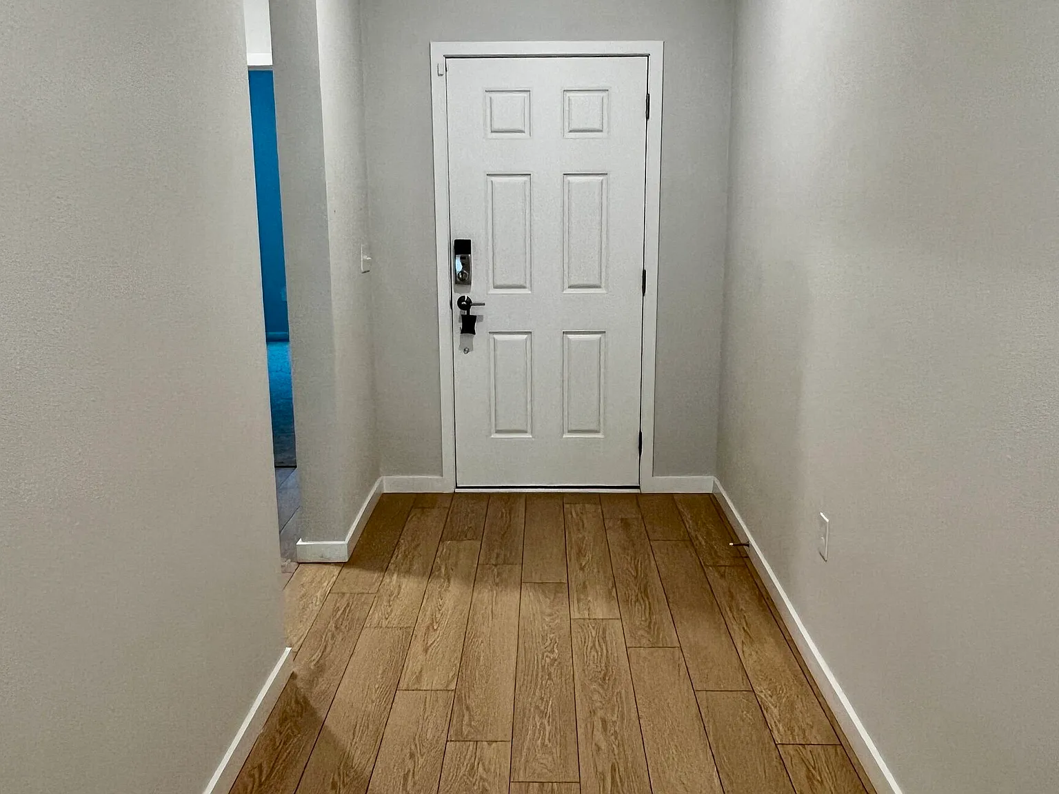 3 bed, 2.0 bath, 1835 sqft, $2,400 — Photo 2
