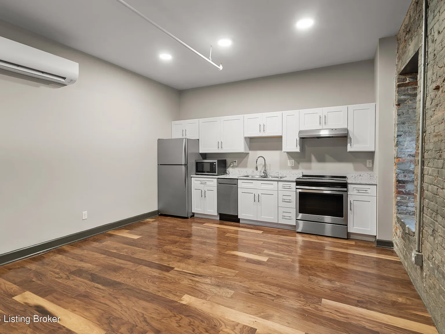 1 bed, 1.0 bath, 820 sqft, $1,575 — Photo 1