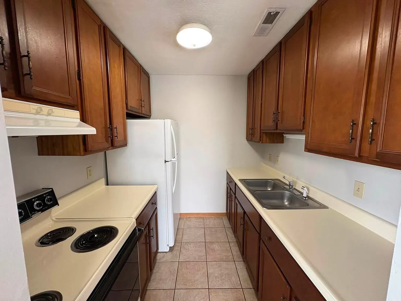 38 Cedarcrest Court - 3 — Photo 3