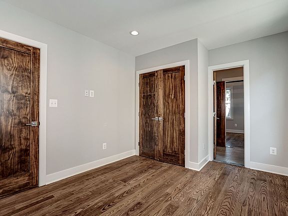 4th image of 421 N Columbus St