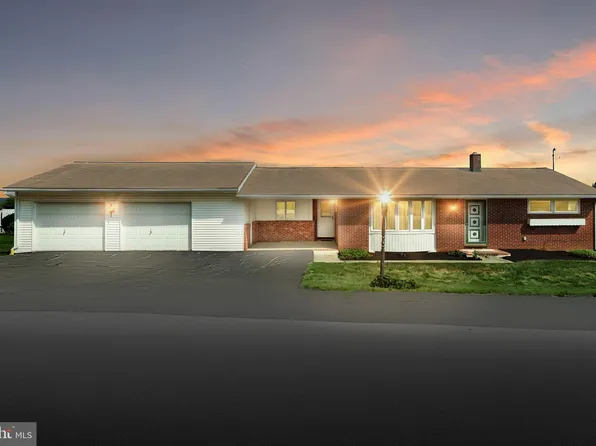 7 W Crestlyn Dr, York, PA 17402