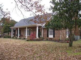 1006 Green Valley Dr, Paris, TN 38242