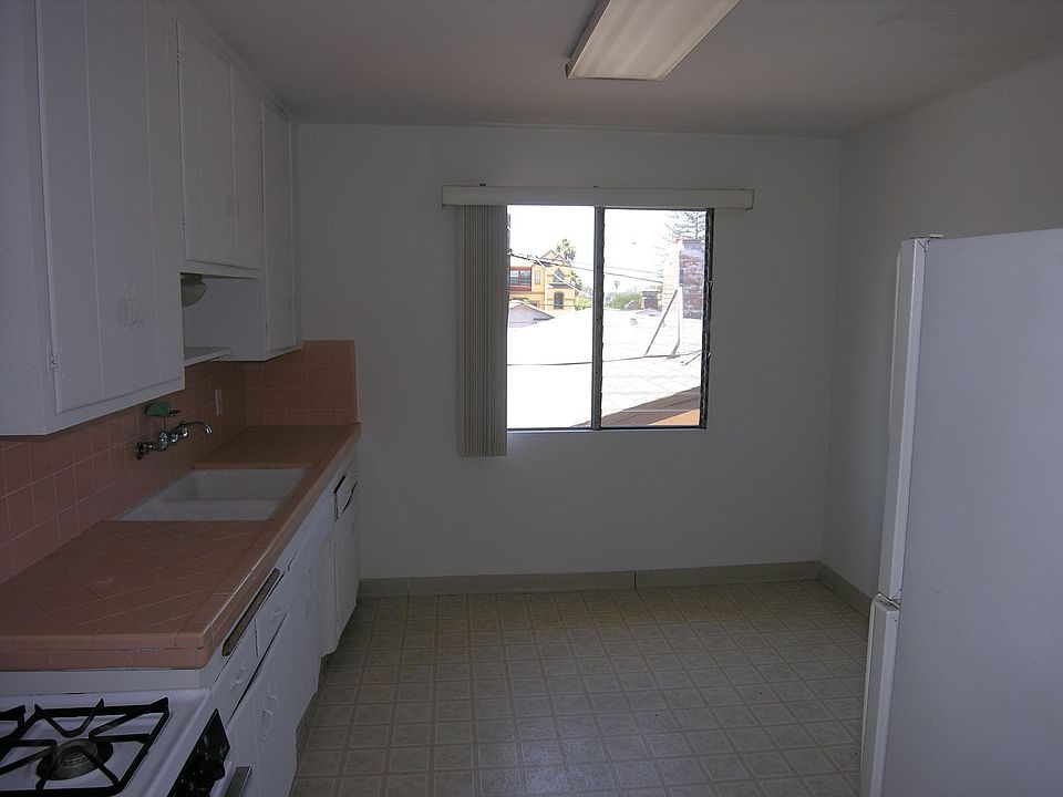 Kitchen with nook