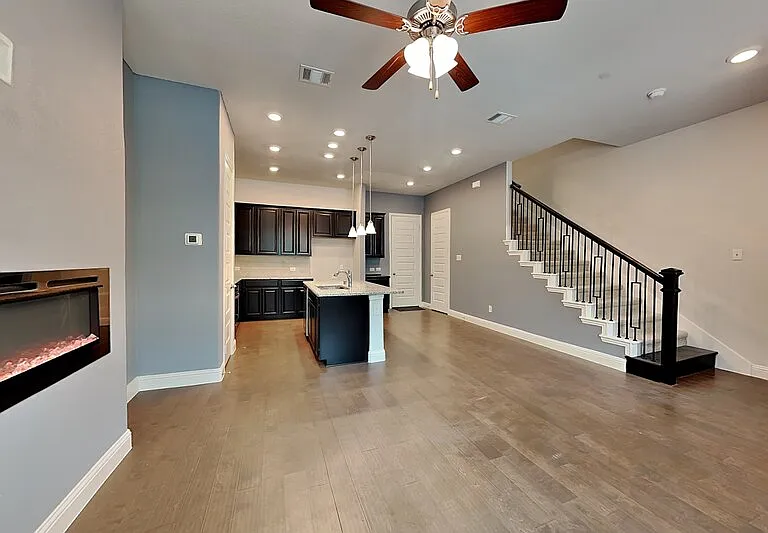 4417 Benton Ln — Photo 2