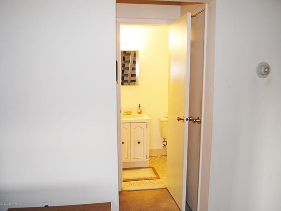 4th image of 250A Ashworth Ave #221