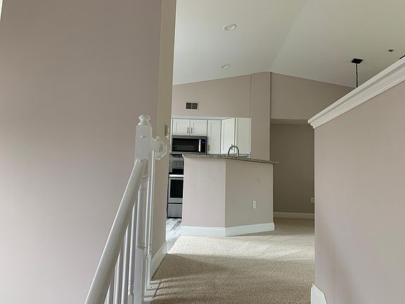 5th image of 50 Sandstone Ct APT J