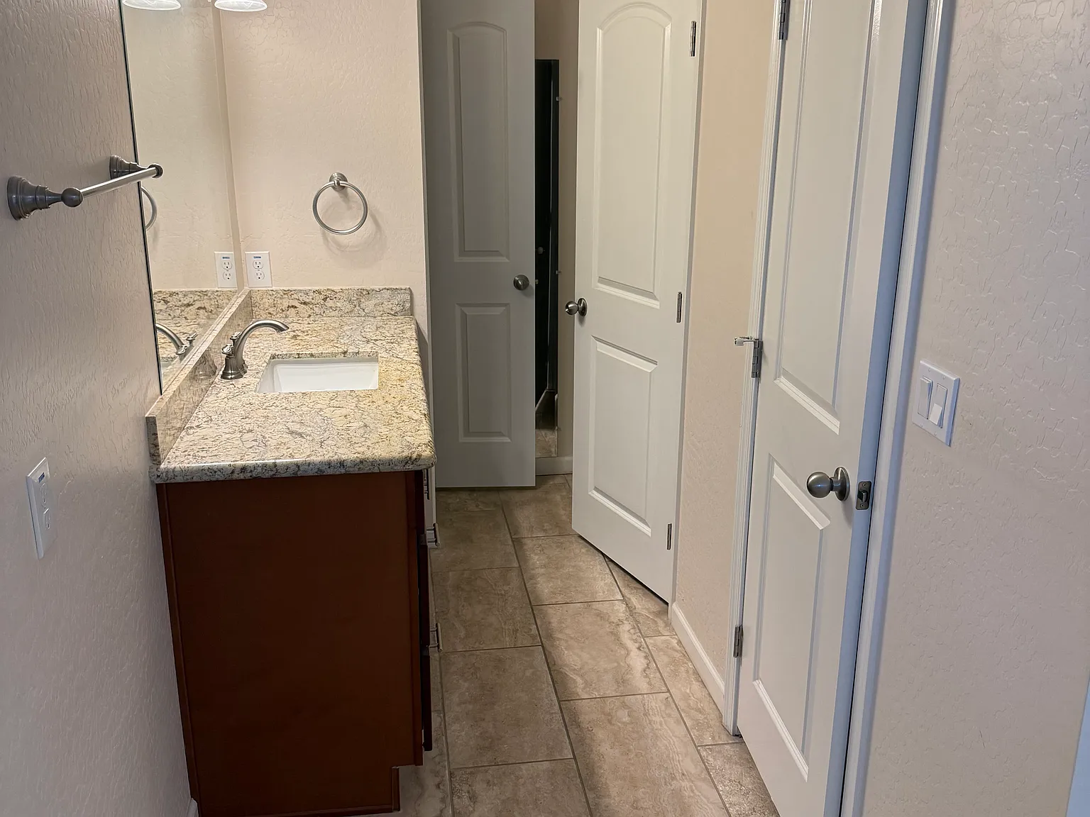 3 bed, 1696 sqft, $2,395 — Photo 4