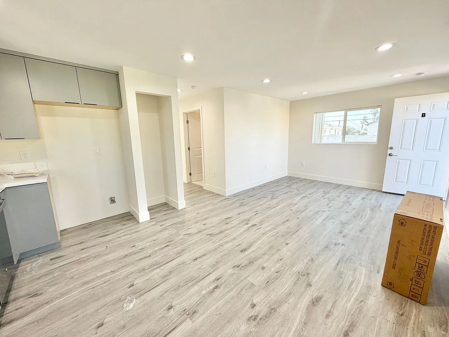 1323 W 91st St — Photo 2