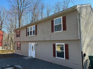 725 Edgewood Rd, Tobyhanna, PA 18466