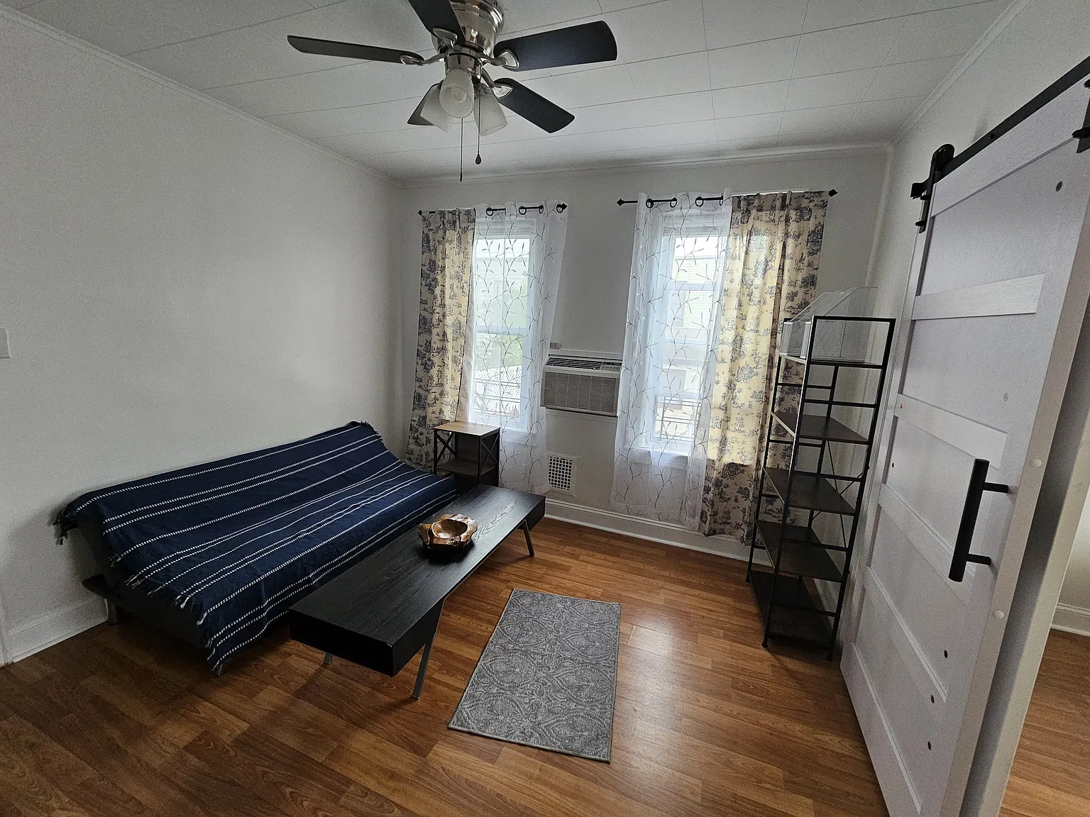2 bed, 540 sqft, $2,400 — Photo 1