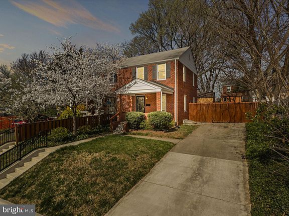 3rd image of 2806 Albemarle Dr