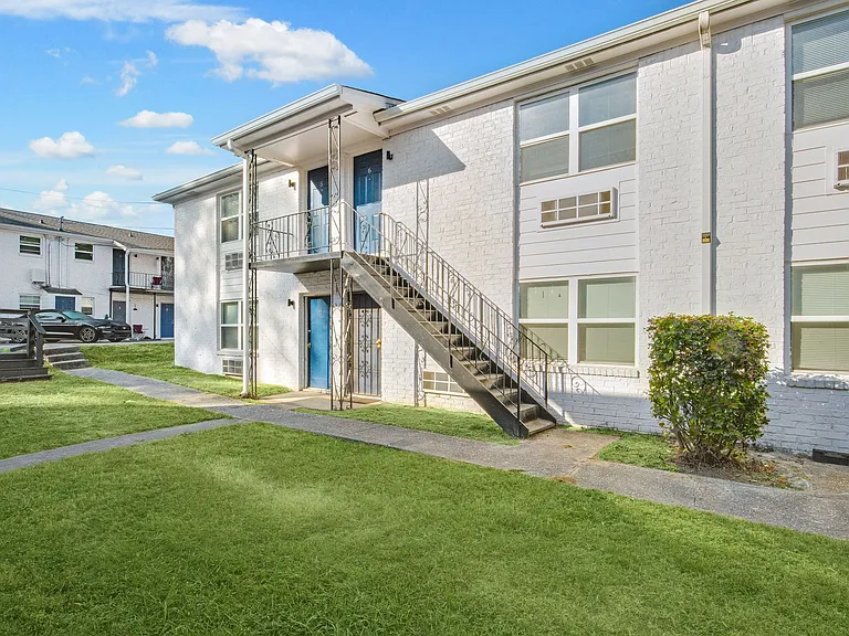 Azul Door Apartments — Photo 6