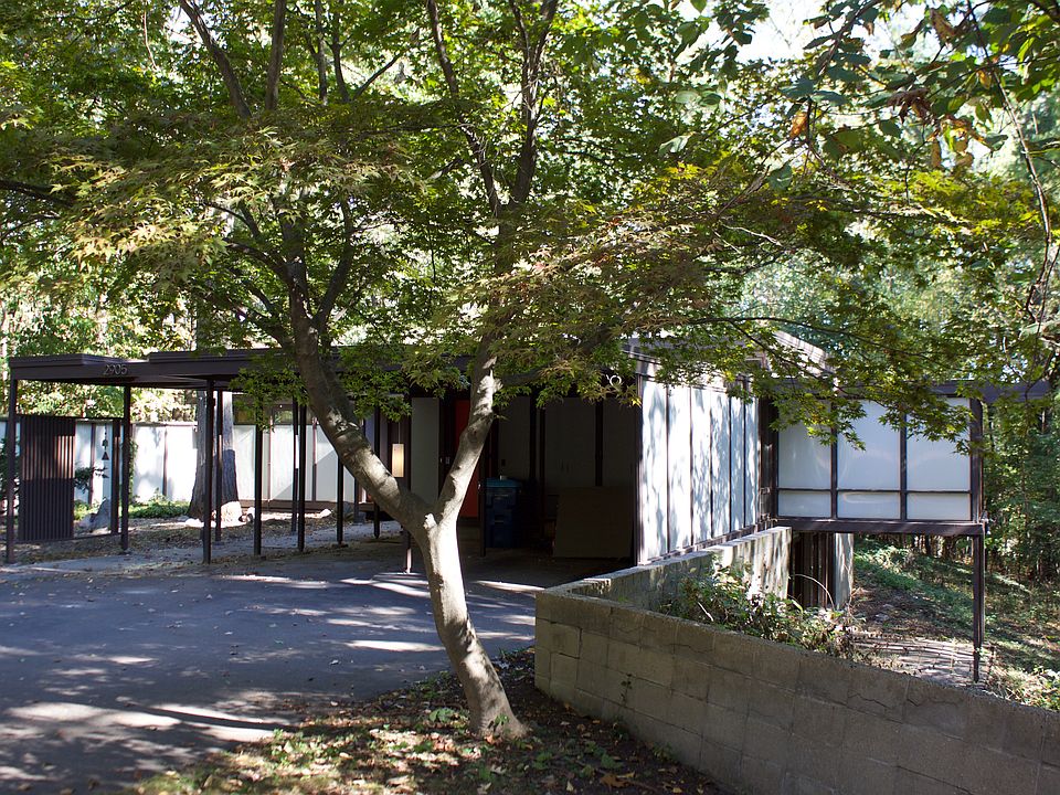 1st image of 2905 Memory Ln