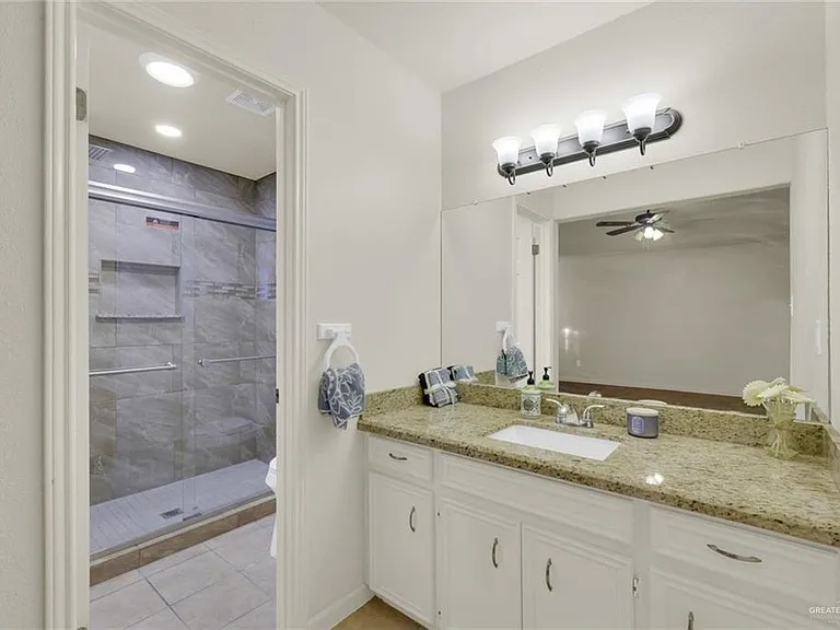 2039 W Umar Ave — Photo 8