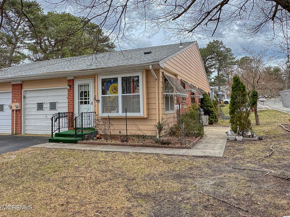 1st image of 8 Lexington Drive #B