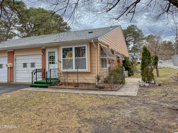 8 Lexington Drive #B, Whiting, NJ 08759