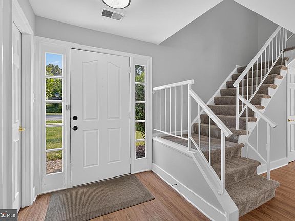 3rd image of 7501 Blanford Ct