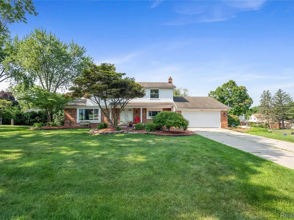 3739 Fife Ln, West Bloomfield, MI 48323