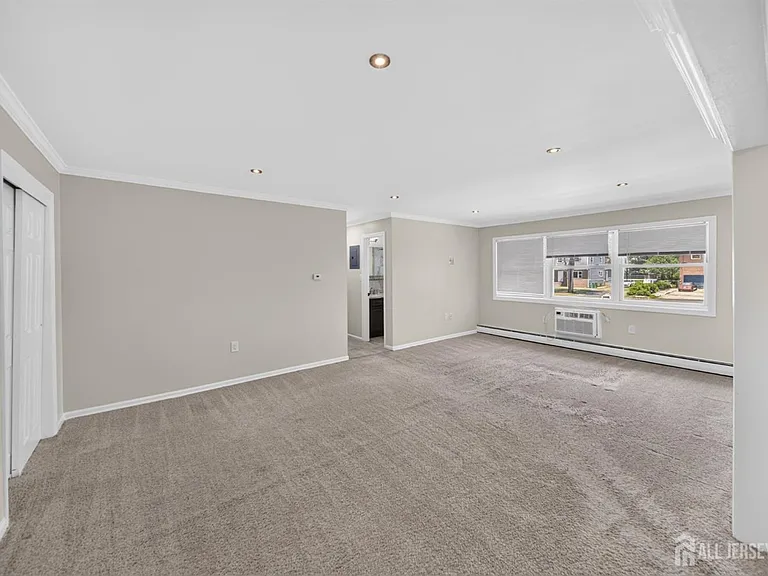 42A Woodedge Ave #8 — Photo 8