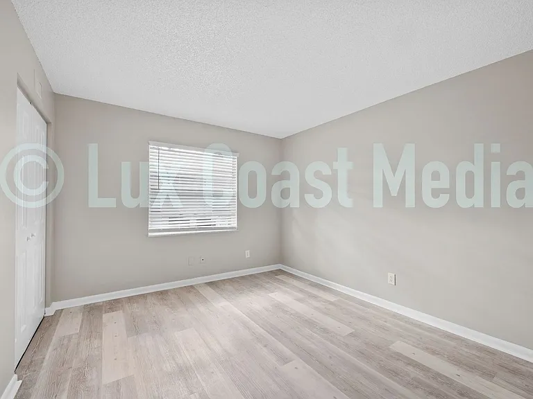 Canterbury Place Apartments — Photo 46