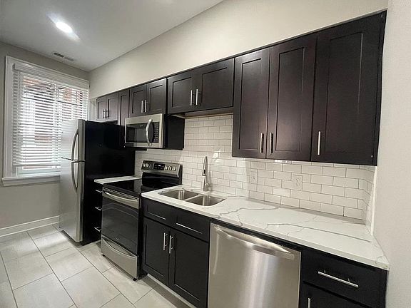 3rd image of 922 Cumberland St