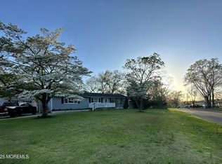 20 Sylvan Lake Blvd, Bayville, NJ 08721