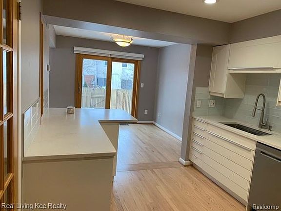 3rd image of 1639 Brentwood Dr #544