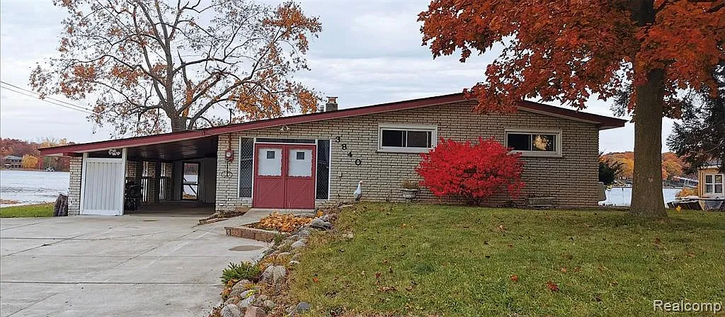 3 bed, 1.5 bath, 1574 sqft, $3,100 — Photo 2