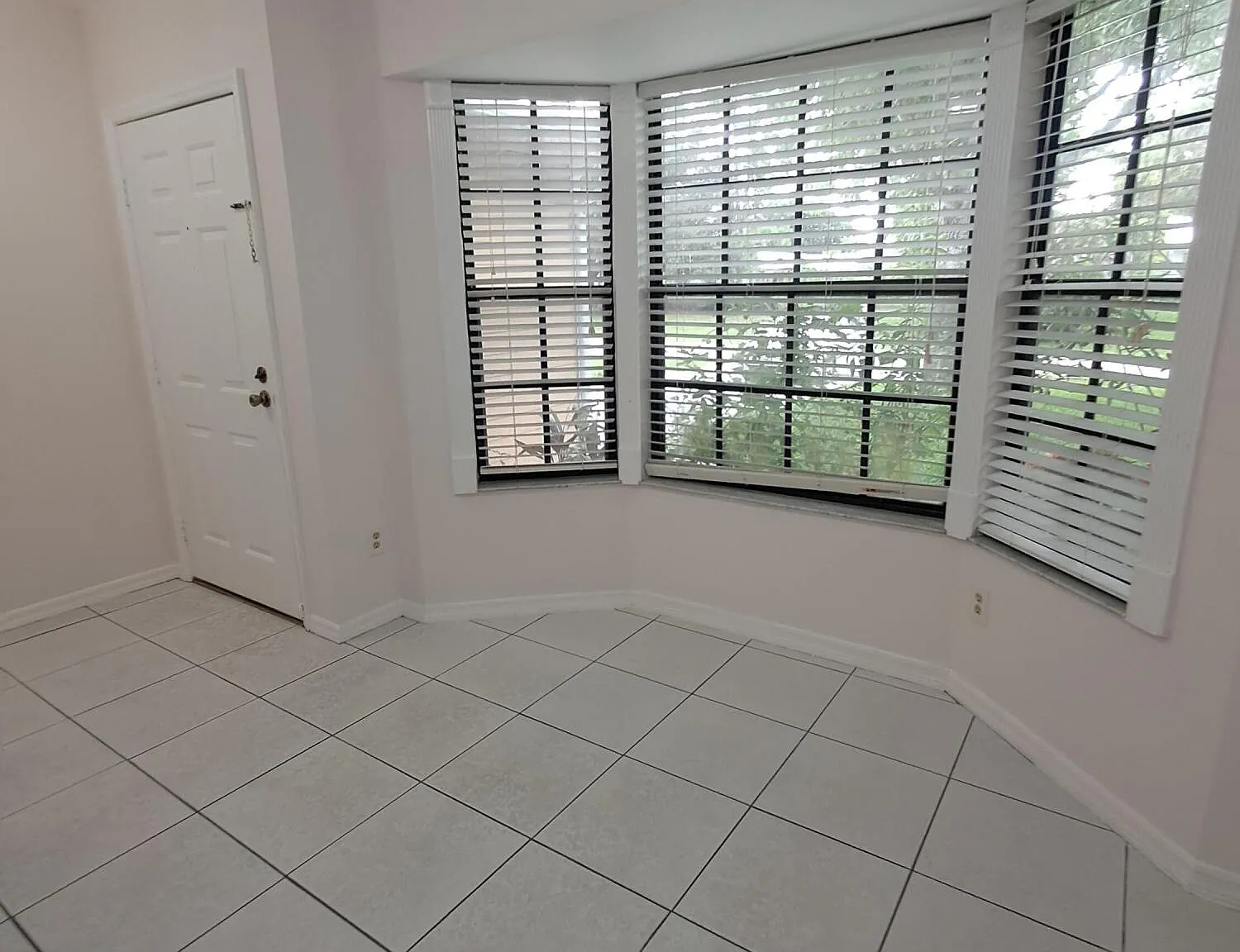 3 bed, 2.0 bath, 1366 sqft, $2,500 — Photo 3