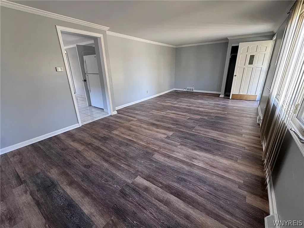 3 bed, 2.0 bath, 2430 sqft, $1,900 — Photo 3