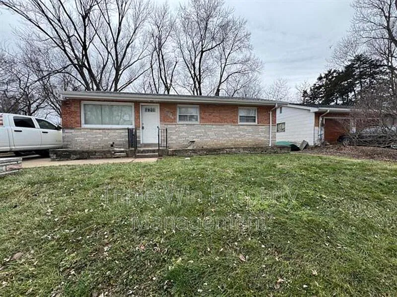 2 bed, 1.0 bath, 864 sqft, $1,595 — Photo 2