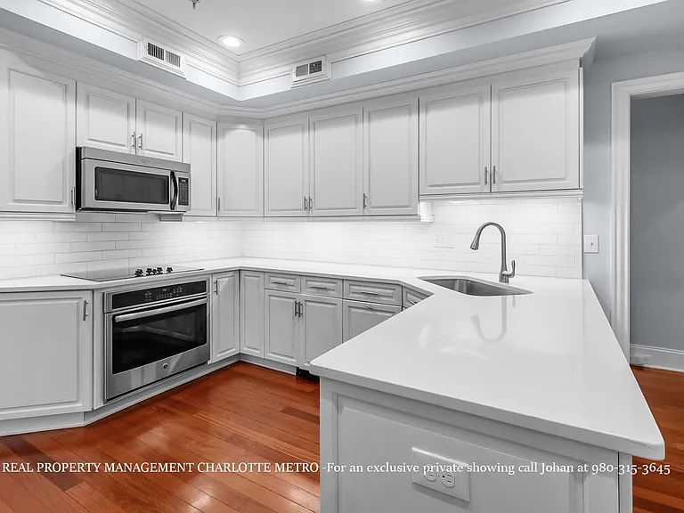 529 Queens Rd — Photo 21