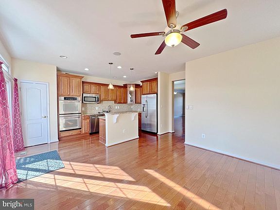 3rd image of 22072 Dilworth Sq