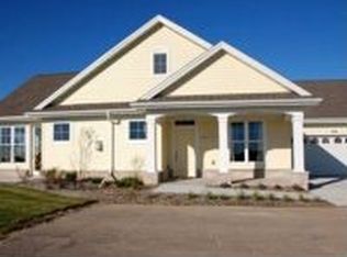 2703 Ironwood Dr, Sun Prairie, WI 53590